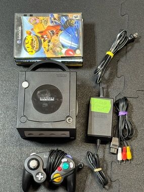 Nintendo GameCube And 4 Games​​